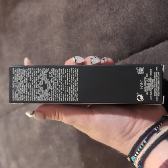 NARS Natural Radiant Longwear Foundation in the Shade Light 3 Gobi - Picture 5 of 7